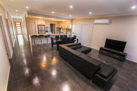 Serene Shores - Perths Hotel 2