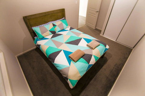 Serene Shores - Perths Hotel 7