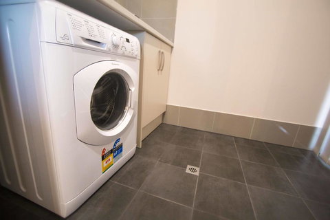 Serene Shores - Perths Hotel 13