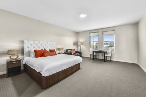 Robe Marina Accommodation - Perths Hotel 9