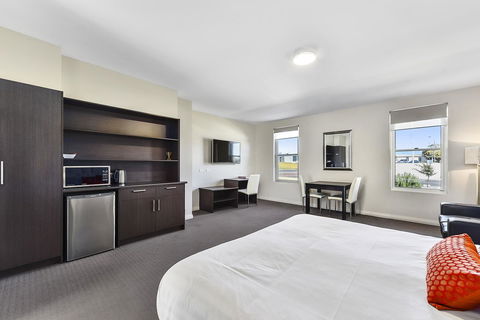 Robe Marina Accommodation - Perths Hotel 13