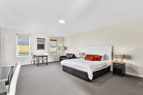 Robe Marina Accommodation - Perths Hotel 17