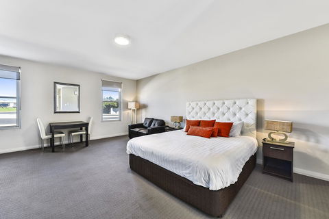 Robe Marina Accommodation - Perths Hotel 14