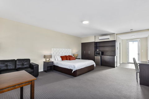 Robe Marina Accommodation - Perths Hotel 16