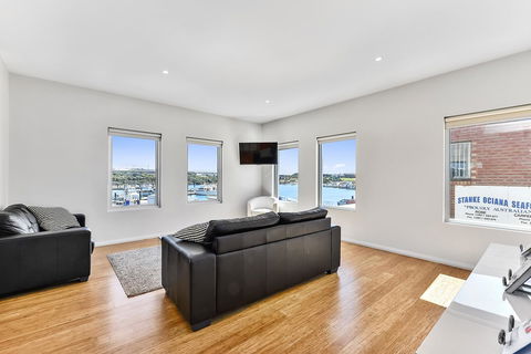 Robe Marina Accommodation - Perths Hotel 23
