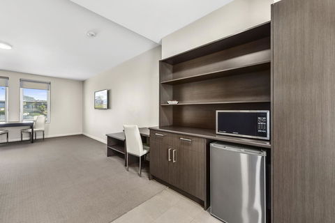Robe Marina Accommodation - Perths Hotel 8