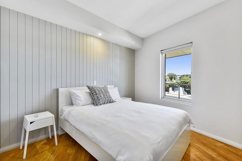Robe Marina Accommodation - Perths Hotel 24