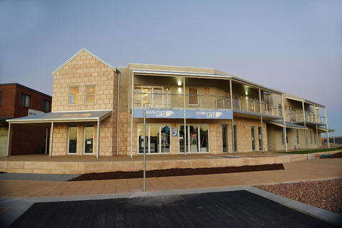 Robe Marina Accommodation - Perths Hotel 33