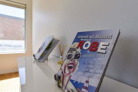 Robe Marina Accommodation - Perths Hotel 29