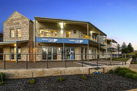 Robe Marina Accommodation - Perths Hotel 6
