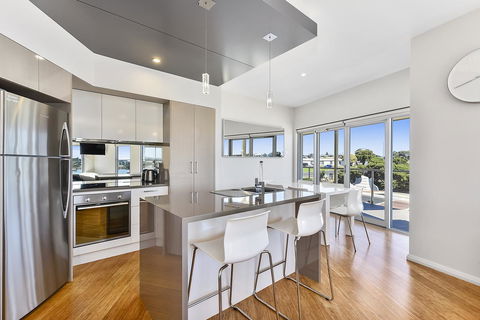 Robe Marina Accommodation - Perths Hotel 21