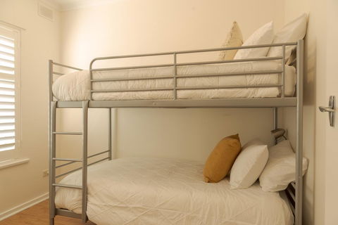 Henley Beach South, Amazing Views, Huge Private Balcony! - Perths Hotel 8
