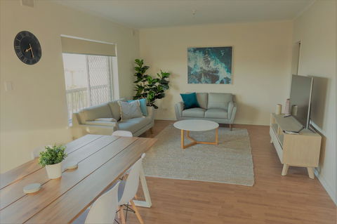 Henley Beach South, Amazing Views, Huge Private Balcony! - Perths Hotel 5