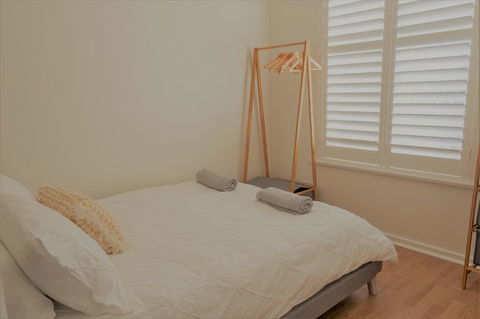 Henley Beach South, Amazing Views, Huge Private Balcony! - Perths Hotel 4
