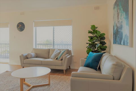 Henley Beach South, Amazing Views, Huge Private Balcony! - Perths Hotel 3