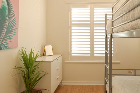 Henley Beach South, Amazing Views, Huge Private Balcony! - Perths Hotel 7