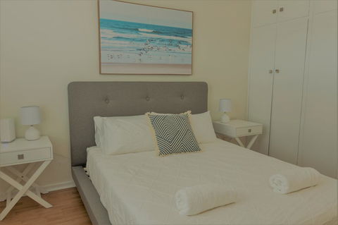 Henley Beach South, Amazing Views, Huge Private Balcony! - Perths Hotel 11