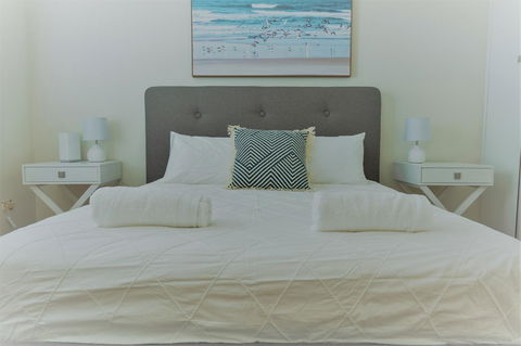 Henley Beach South, Amazing Views, Huge Private Balcony! - Perths Hotel 6