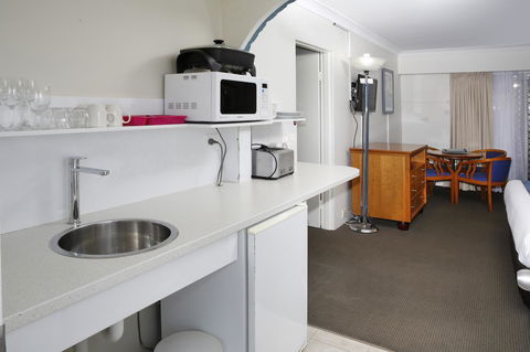 Aston Motel Yamba - Perths Hotel 36