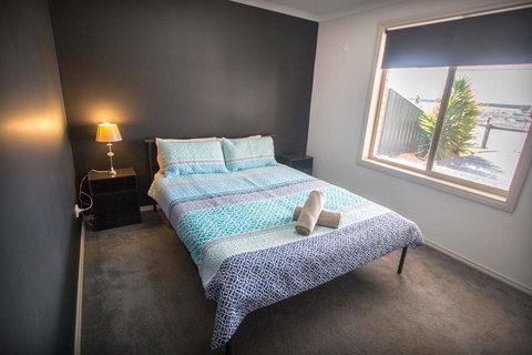 Waterfront On Jefferson, At Wellington Marina, SA - Perths Hotel 13