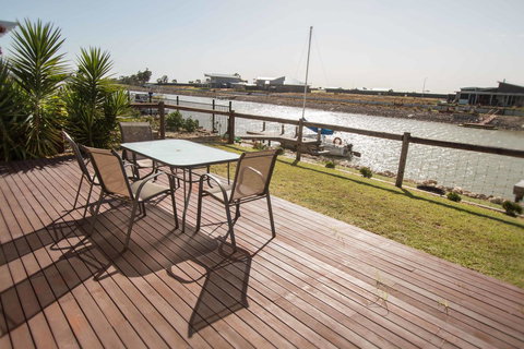 Waterfront On Jefferson, At Wellington Marina, SA - Perths Hotel 0