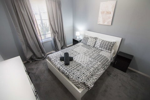 Waterfront On Jefferson, At Wellington Marina, SA - Perths Hotel 14