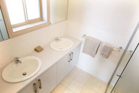 Waterfront On Jefferson, At Wellington Marina, SA - Perths Hotel 11