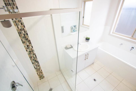 Waterfront On Jefferson, At Wellington Marina, SA - Perths Hotel 17