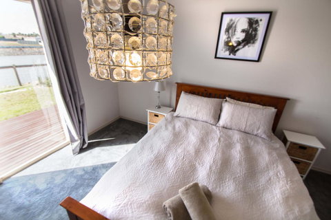 Waterfront On Jefferson, At Wellington Marina, SA - Perths Hotel 10