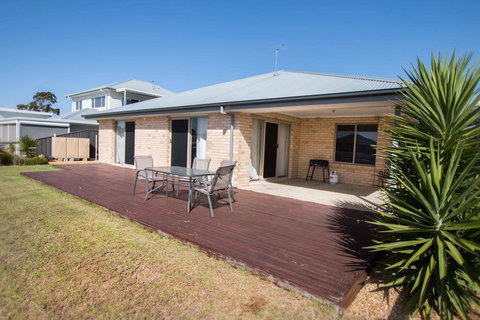 Waterfront On Jefferson, At Wellington Marina, SA - Perths Hotel 20