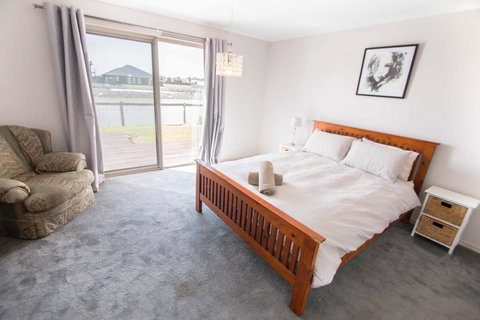 Waterfront On Jefferson, At Wellington Marina, SA - Perths Hotel 9