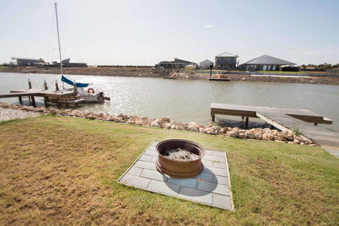 Waterfront On Jefferson, At Wellington Marina, SA - Perths Hotel 2