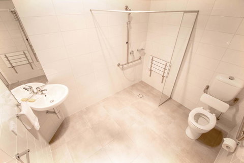 Wellington Lake Retreat - Perths Hotel 17