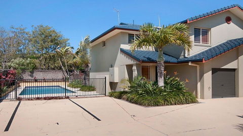 Casuarina 1 - Perths Hotel 1