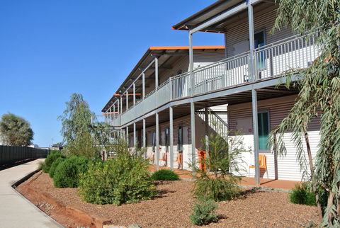 Capricorn Village - Perths Hotel 17