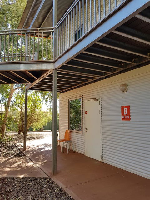 Capricorn Village - Perths Hotel 1