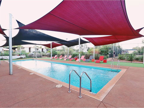 Capricorn Village - Perths Hotel 12