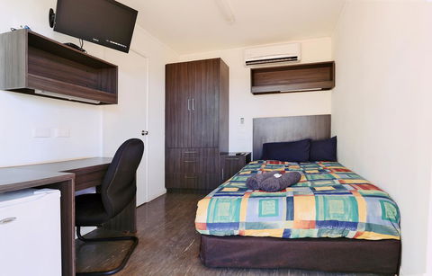 Capricorn Village - Perths Hotel 22