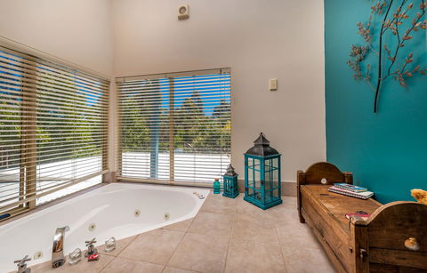 Chimes Spa Retreat - Perths Hotel 9