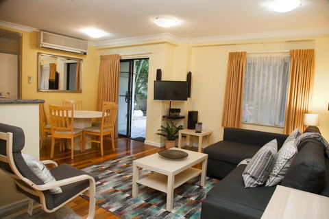 Perth Short Stays - Perths Hotel 10