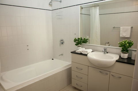 Perth Short Stays - Perths Hotel 18