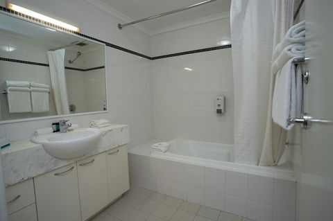 Perth Short Stays - Perths Hotel 17