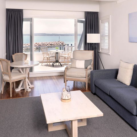 Anchorage Port Stephens - Perths Hotel 25