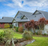 Glenelg on King Bed  Breakfast - Perths Hotel
