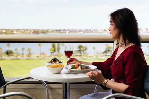 Crowne Plaza Perth, An IHG Hotel - Perths Hotel 9