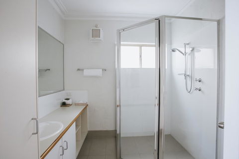 Canal Rocks Beachfront Apartments - Perths Hotel 34