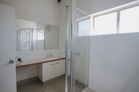 Canal Rocks Beachfront Apartments - Perths Hotel 13