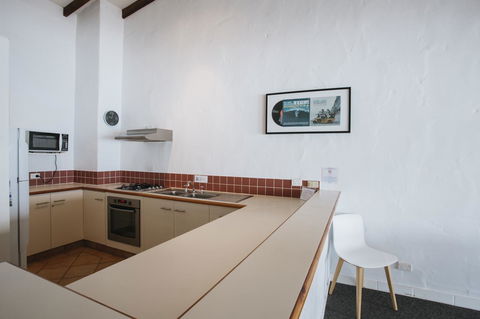 Canal Rocks Beachfront Apartments - Perths Hotel 25