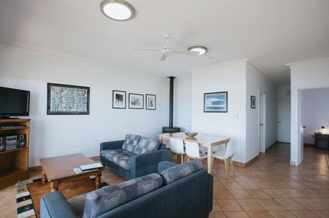 Canal Rocks Beachfront Apartments - Perths Hotel 9