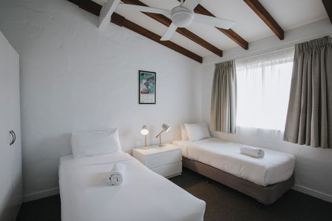 Canal Rocks Beachfront Apartments - Perths Hotel 17